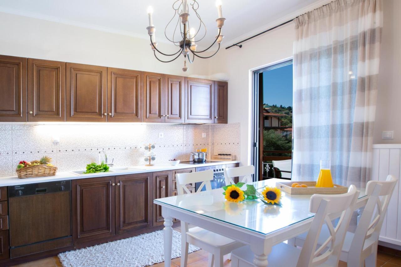 Arokaria Beach House Nikiana Bagian luar foto