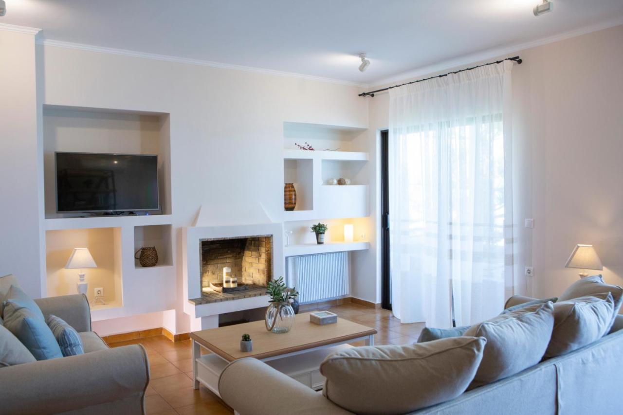 Arokaria Beach House Nikiana Bagian luar foto