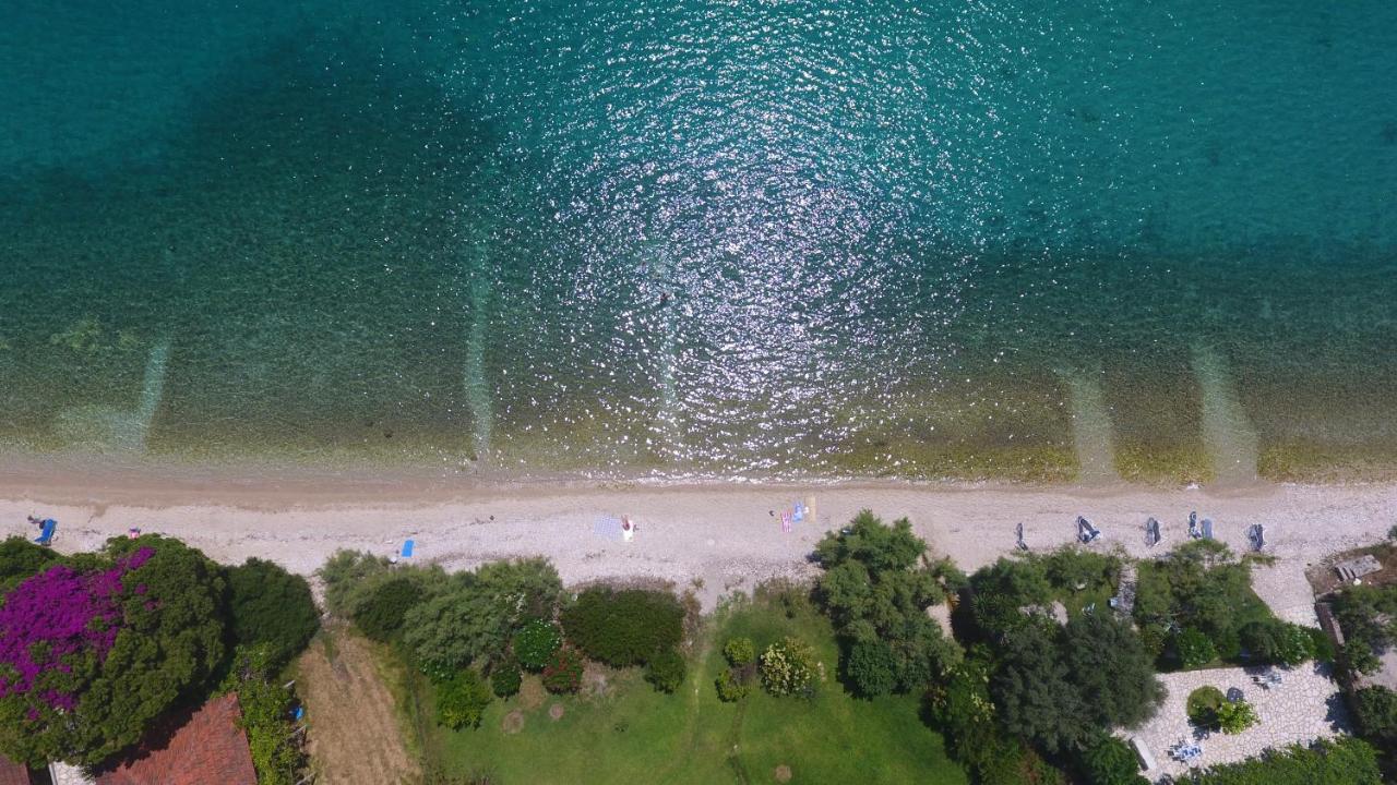 Arokaria Beach House Nikiana Bagian luar foto