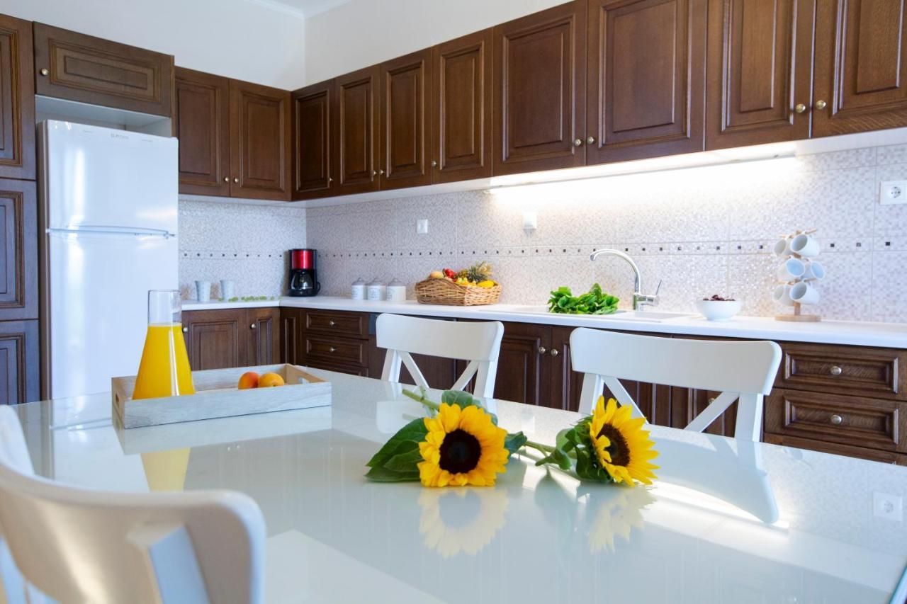 Arokaria Beach House Nikiana Bagian luar foto